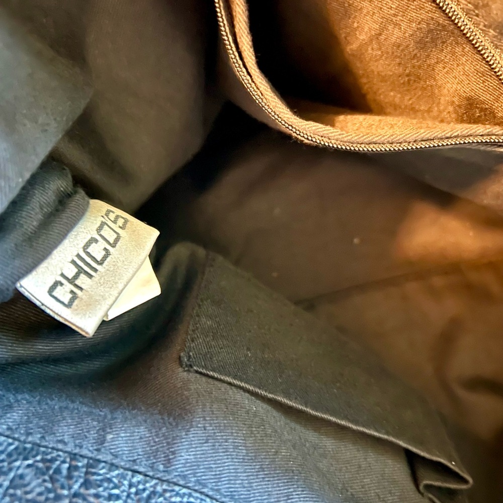 Chico’s Black Leather Tote Bag 100% leather and 100% cotton liner. Weight 1.0 lb - Picture 4 of 8